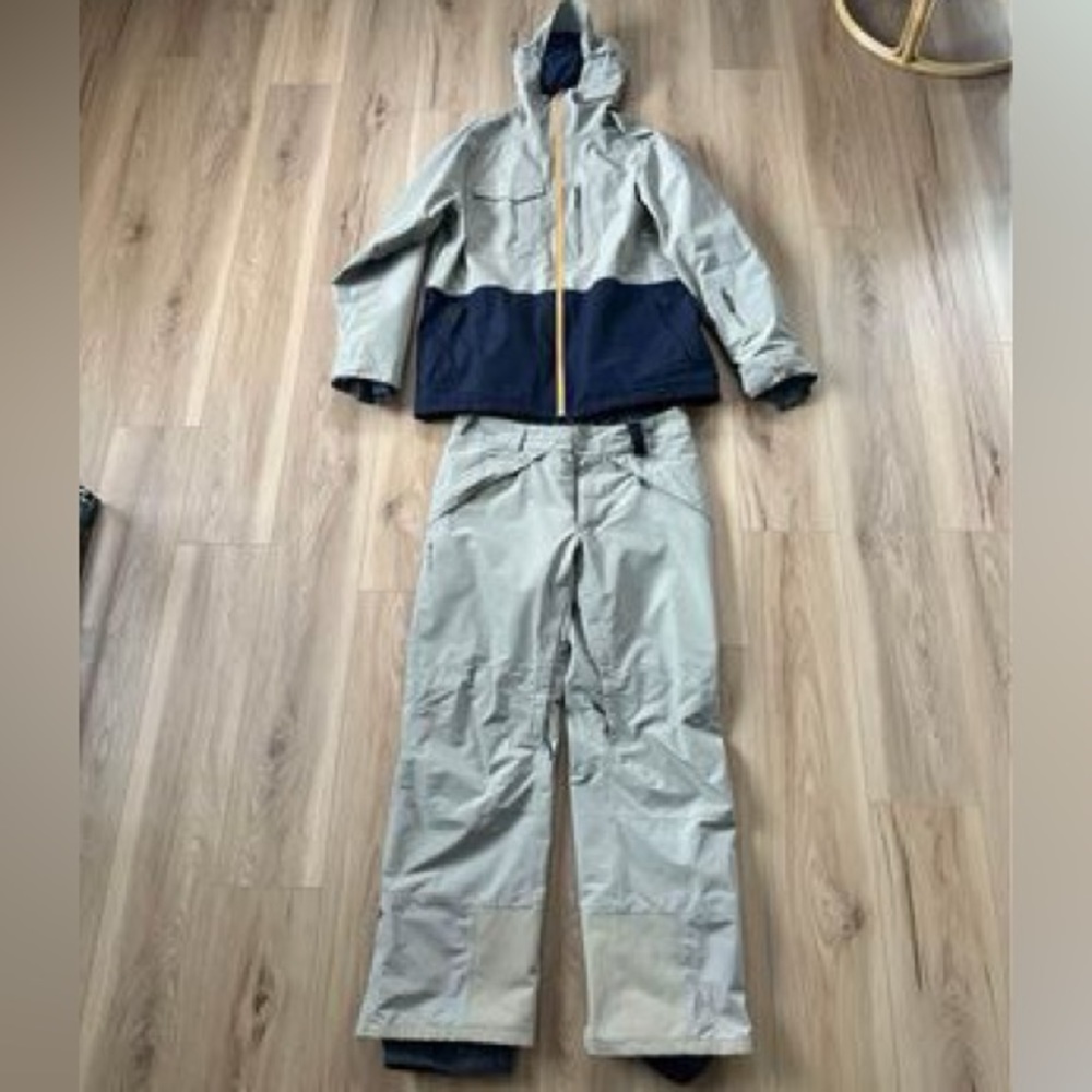 Dakine Smyth Pure 2L GORE-TEX Shell Snowboard Jacket(XL) & Pants(L)